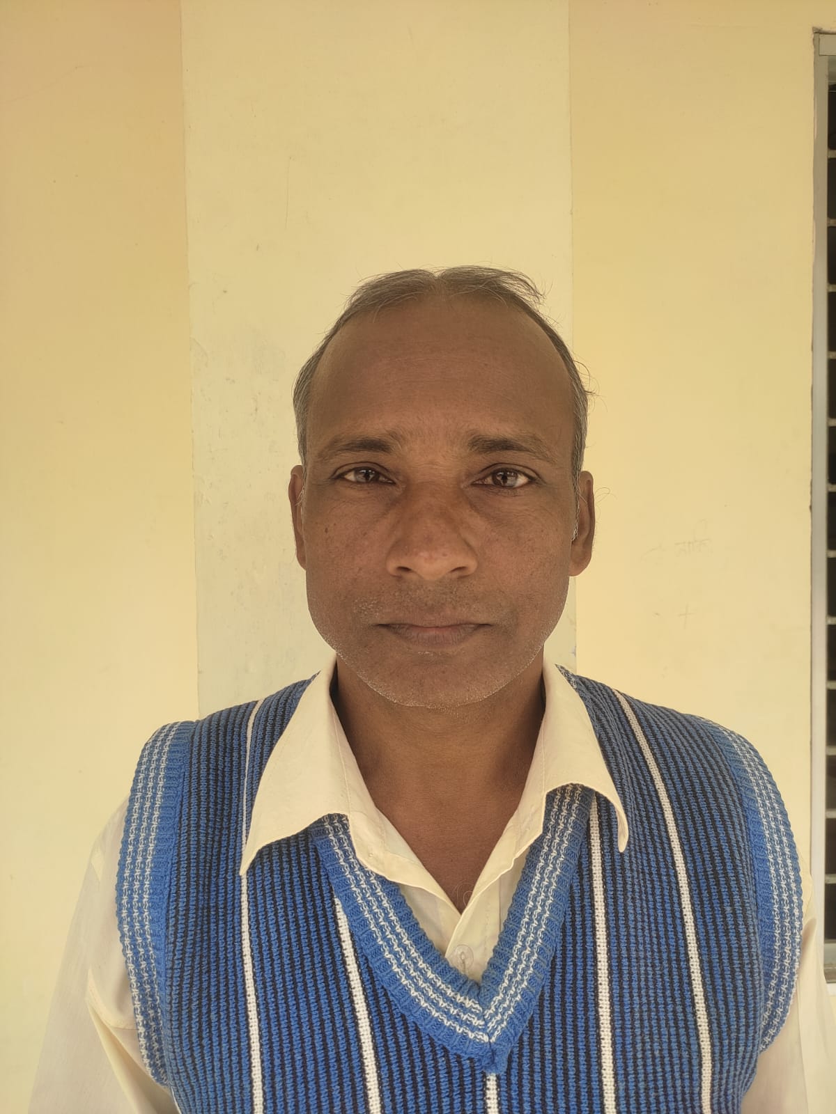 নামঃ মোঃ ইদ্রিস আলী <br>
পদবীঃ জুনিয়র সহকারী শিক্ষক  <br>
মোবাঃ ০১৭৩৮৬২৬৫৯৯